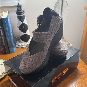bernie mev. Black and Gray Woven Wedges